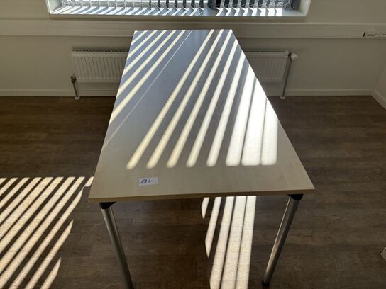 Bord inkl. Diverse kontorartikler