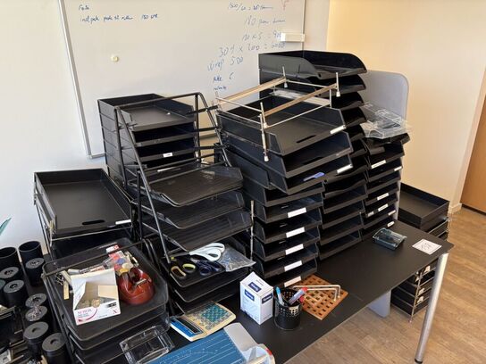 Bord inkl. Diverse kontorartikler