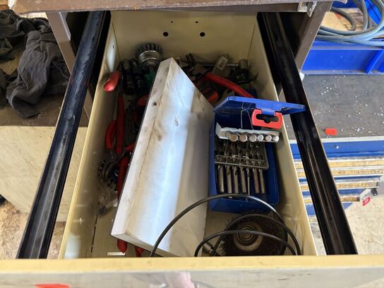 Værstedsskab & arkivskab med indhold BLIKA