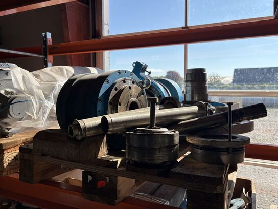 Indhold på pallereol af diverse el-artikler