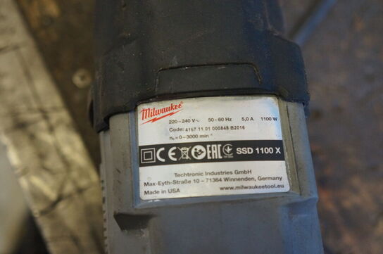 Svejse/arbejdsbord med indhold