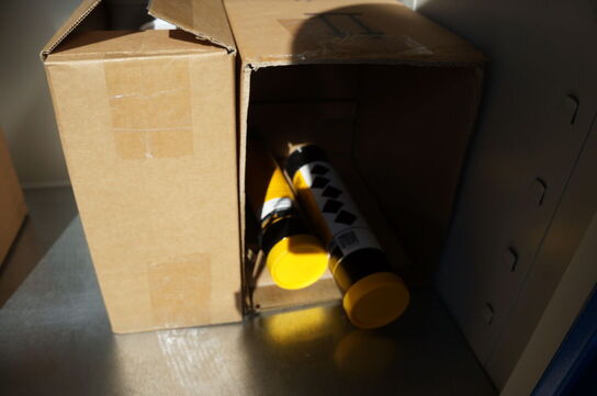 Værkstedsskab med indhold BLIKA