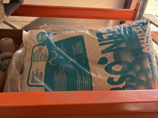 Indhold på pallereol af diverse el-artikler