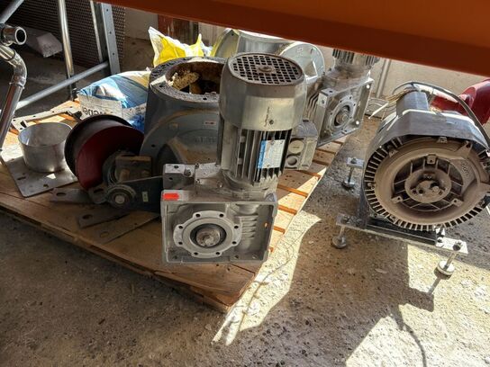 Indhold på pallereol af diverse el-artikler