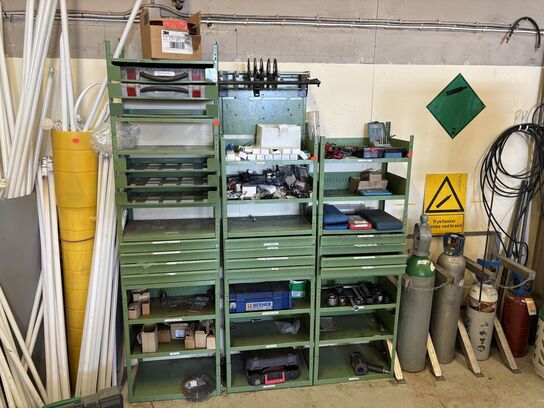 Sortimentsreol med indhold