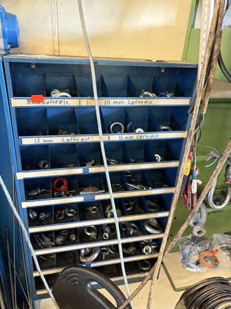 4 stk. sortimentsreoler med indhold