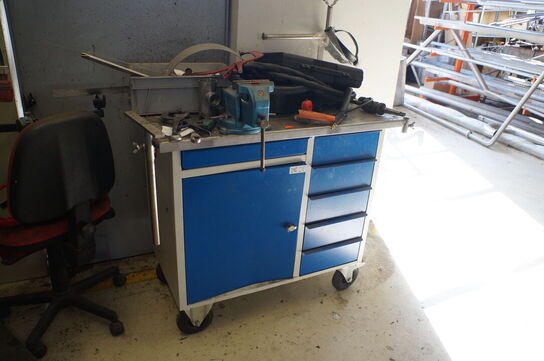 Værkstedsrullebord med indhold