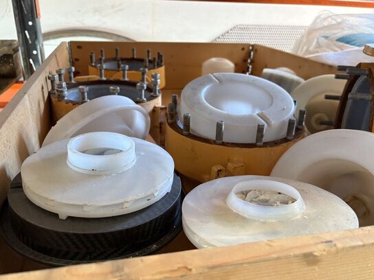 Indhold på pallereol af diverse el-artikler