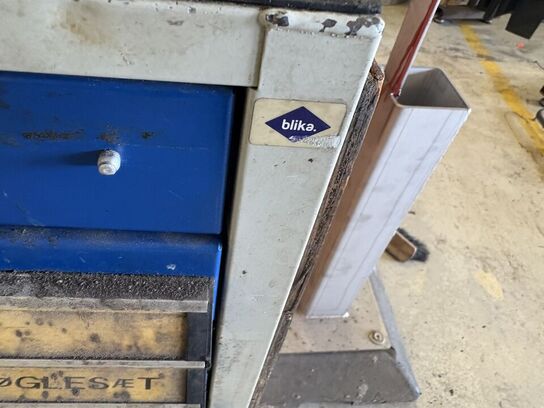 Værkstedsskab med indhold BLIKA