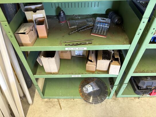 Sortimentsreol med indhold