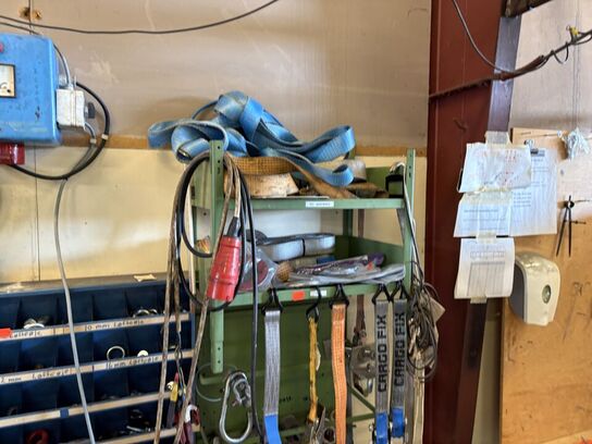 4 stk. sortimentsreoler med indhold