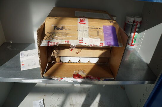 Værkstedsskab med indhold BLIKA