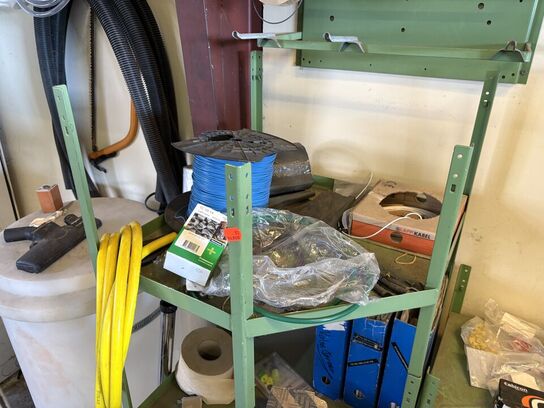 Sortimentsreol med indhold