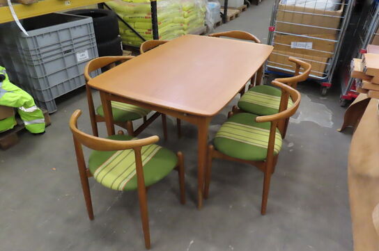 6 stk. stole WEGNER samt spisebord