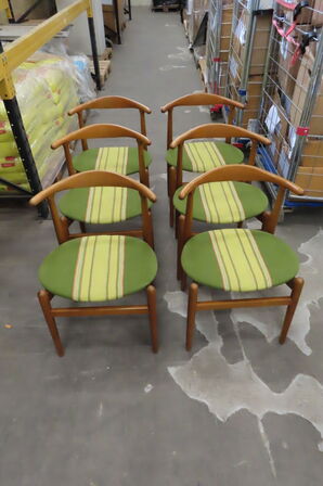 6 stk. stole WEGNER samt spisebord