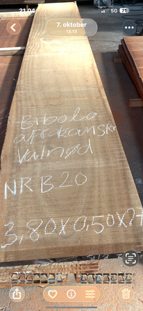 Træplanke i BIBOLO (afr. valnød) 3,80x0,50m - 2,7 cm tyk