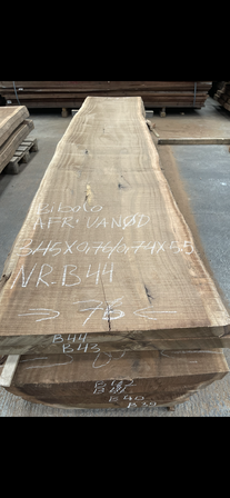 Træplanke i BIBOLO (afr. valnød) 3,45x0,76/0,74m - 5,5 cm tyk