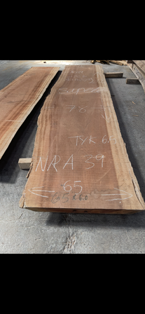 Træplanke i SAPELE (mahogni) 2,82x0,65/0,78/0,82m - 6,5 cm tyk