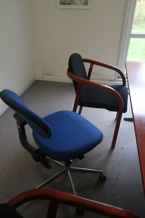 Kontorinventar (LÆS BESKRIVELSE)