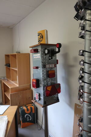 Kontorinventar (LÆS BESKRIVELSE)