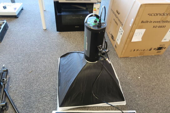 2 stk. TTS II600 - 600watt Digital Flashlampe + diverse stativer m.m. 