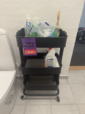 Toiletvogn med indhold 