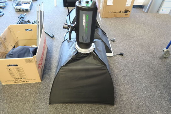 2 stk. TTS II600 - 600watt Digital Flashlampe + diverse stativer m.m. 