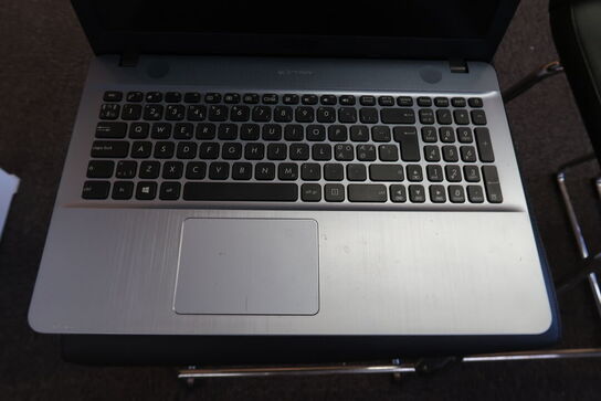 Bærbar, Asus R541U 