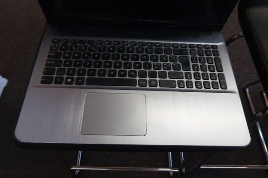 Bærbar, Asus R541U 