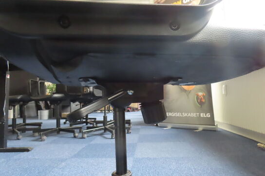 Hæve-/sænkebord samt kontorstol CASARIA OG IKEA