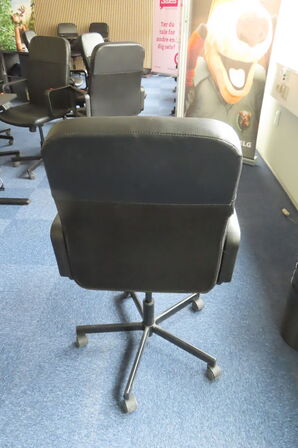 Hæve-/sænkebord samt kontorstol CASARIA OG IKEA