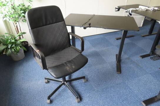 Hæve-/sænkebord samt kontorstol CASARIA OG IKEA