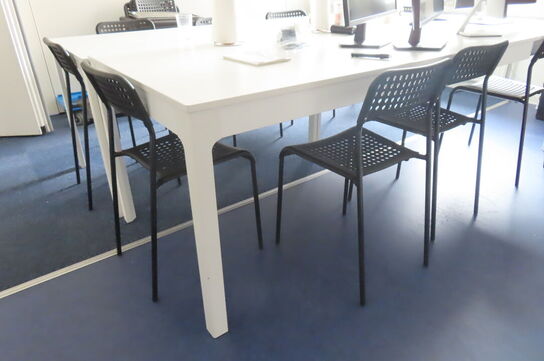 4 stk borde samt 10 stole