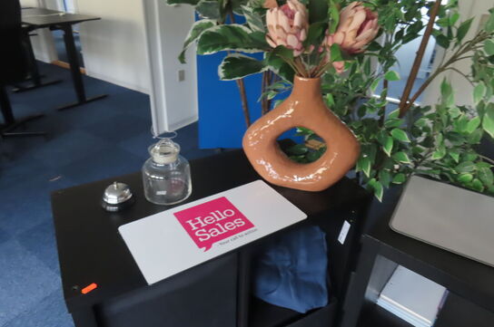 2 stk reoler med indhold samt 2 stk planter