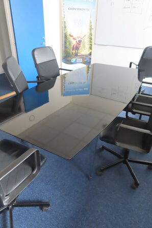 Mødebord med 6 kontorstole