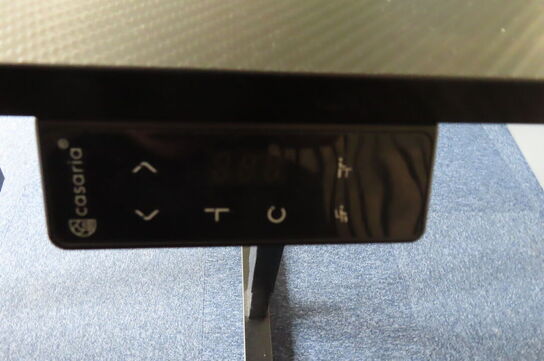 Hæve-/sænkebord samt 2 kontorstole CASARIA OG IKEA