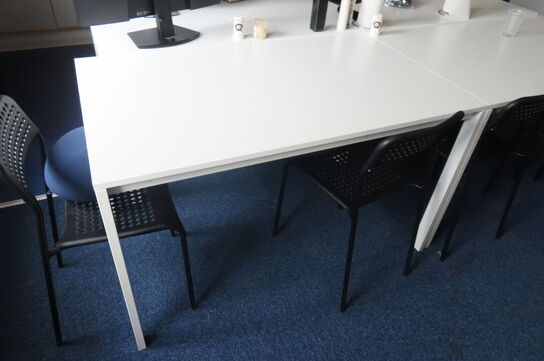 4 stk borde samt 10 stole