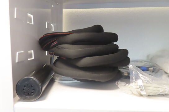 Reol med indhold mv.