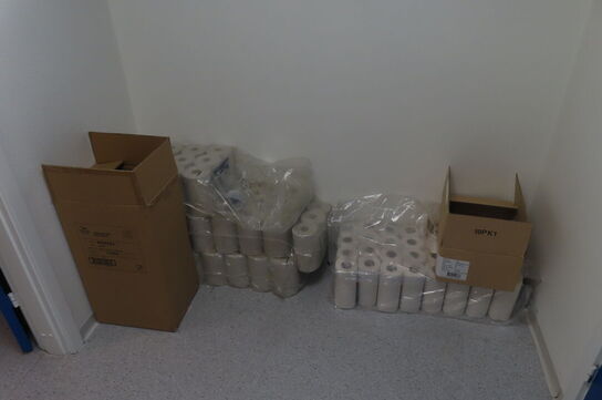 Diverse papir samt klare affaldssække