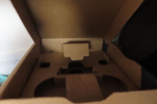 Reol med indhold mv.