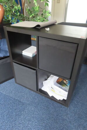 2 stk reoler med indhold samt 2 stk planter