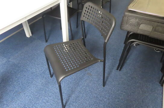 4 stk borde samt 10 stole