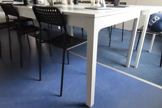 4 stk borde samt 10 stole