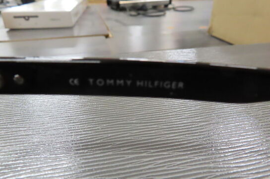 Solbrille TOMMY HILFIGER, TH 7294 BLK-3
