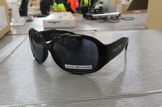 Solbrille TOMMY HILFIGER, TH6052 BLK-3