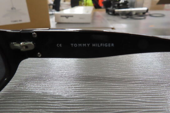 Solbrille TOMMY HILFIGER, TH 7268 BLK-3