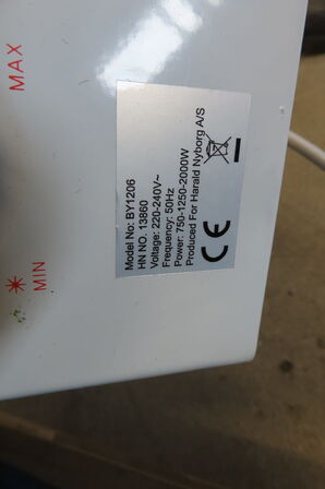 Diverse tasker til stativer samt elradiator