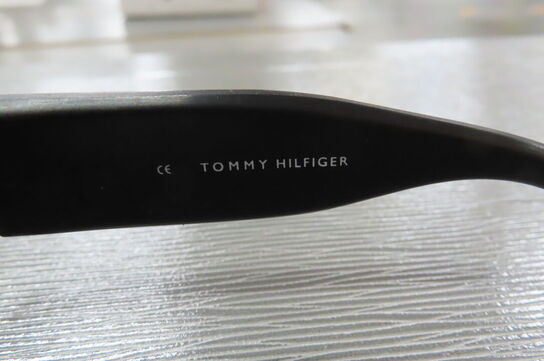 Solbrille TOMMY HILFIGER, TH6052 BLK-3