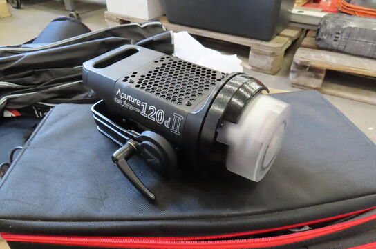 LED lampe APUTURE samt tilbehør