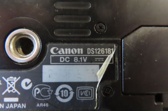 Spejlreflekskamera CANON DS126181 inkl. Blitz